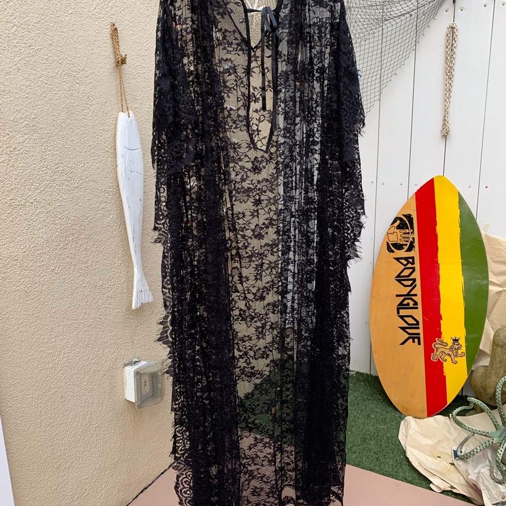 Black lace cape coverup - Picture 5 of 5